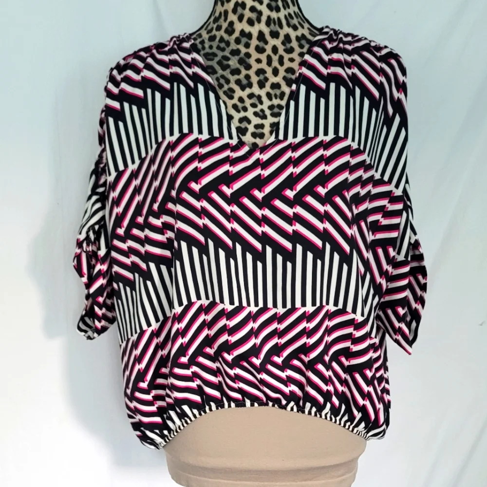 Express Geometric Blouse - Picture 1 of 5